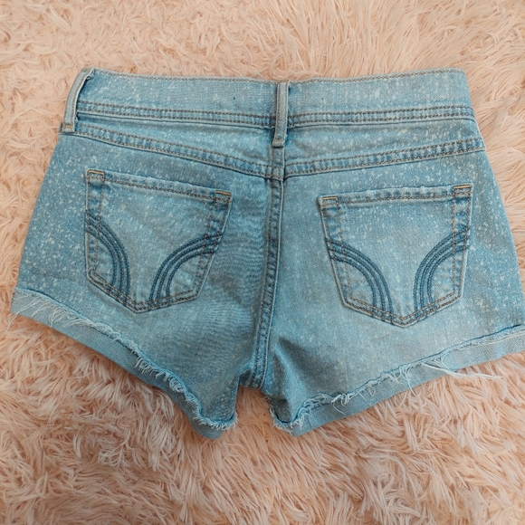 Hollister Low Rise Distressed Jean Short - Size 00 w23 - white spots print - Picture 5 of 10